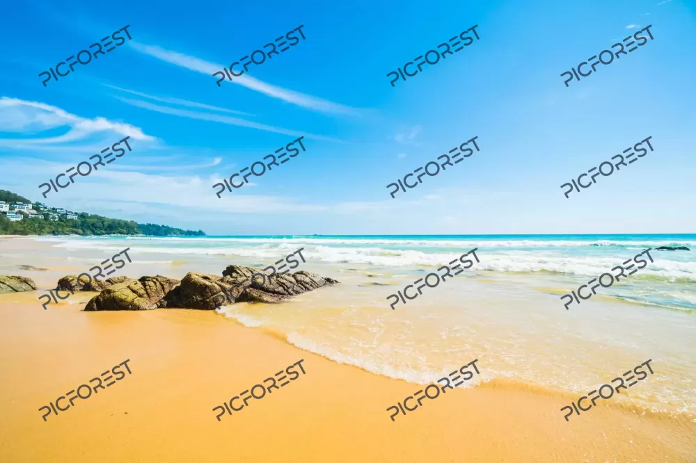 دانلود عکس ساحلی گرم در کنار دریای آبی